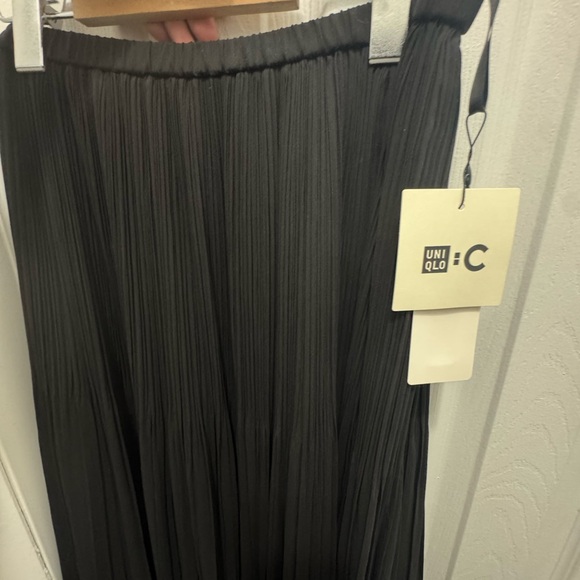 Uniqlo C Black Pleated Maxi Skirt - Picture 2 of 5